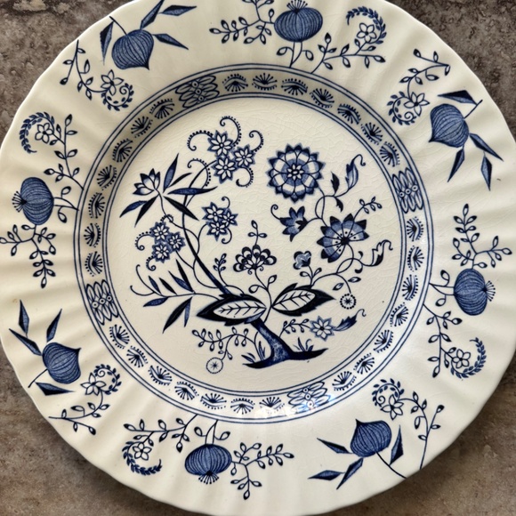 Set Of 2 Blue & White Plates. J&G Meakin Blue Onion UK. Blue Brocade Elite Japan - Picture 2 of 6